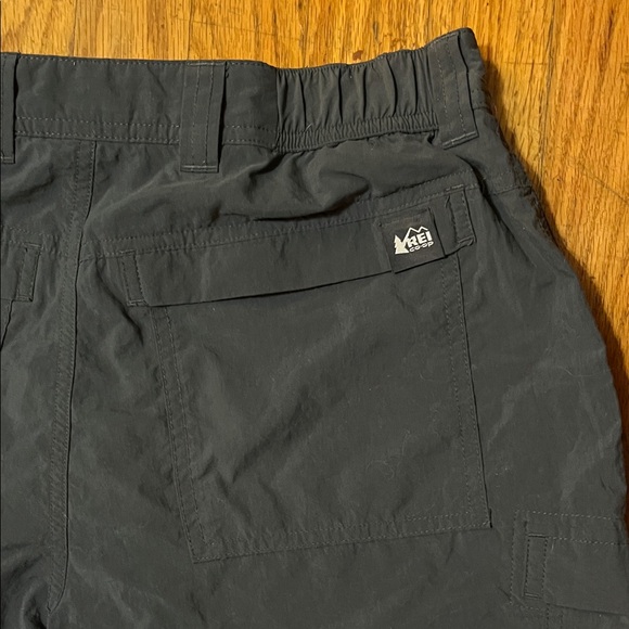 REI Co-Op Relaxed Men's Black Cargo Shorts Size 30 - Picture 10 of 10